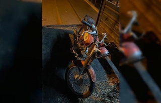 Çaldıkları motosikleti satamadan gece kartallarına...