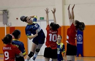 Hentbolun yıldızları Kuşadası’nda