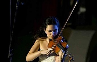 Kuşadası Kervansaray’da keman resitali