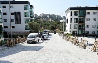 Kuşadası’nda yol çalışmaları devam ediyor