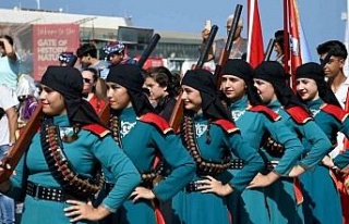 Kuşadası’nda Zafer coşkusu meydanlara sığmadı