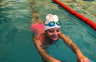 Özel sporcular yüzme yeteneği kazanıyor