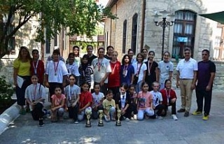 Söke Halk Eğitim Merkezi’nin karate sporcuları...