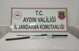 Üzerinde samuray kılıcı ele geçirildi