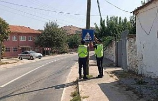 Aydın’da jandarma ekipleri trafik levhaların kontrol...