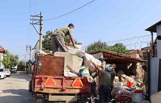Bu evden, 8 saatte 7 kamyon çöp çıktı