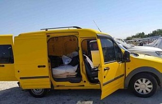 Dur ihtarına uymayan araçta 13 düzensiz göçmen...