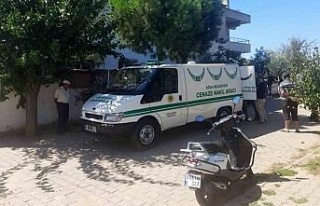 Evinin banyosunda başından vurulmuş halde bulundu