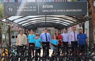 GSB Spor Okulları, genç bisikletçilere yeni ekipmanlarla...