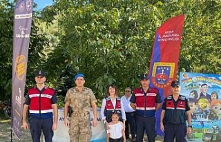 Jandarma ekipleri bilgilendirme faaliyetlerini sürdürüyor