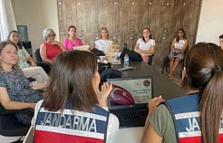 Jandarma ekipleri öğretmenleri bilgilendirdi