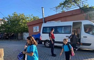 Jandarma ekipleri okul servislerini denetledi