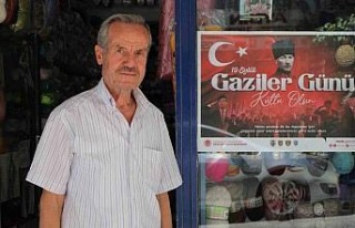 Kıbrıs Gazisi Ballıoğlu, astığı afişlerle...