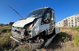 Kontrolden çıkan kamyonet şarampole uçtu