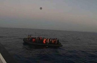 Kuşadası açıklarında 53 düzensiz göçmen kurtarıldı