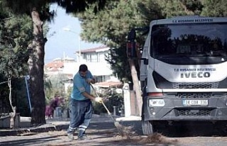 Kuşadası’nda cadde, sokak ve parklar pırıl pırıl