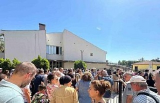 Okula alınmayan veliler isyan çıkardı