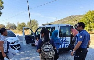 Organizatörleri beklerken karşılarında polisi...