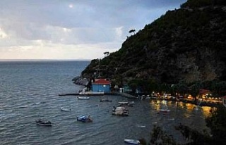 Söke’nin Karina Sahili’nde açıkta alkol satışı...