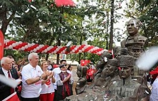 Efeler’den yüzüncü yıla özel 100. yıl anıtı