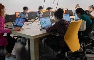 İstasyon Kuşadası öğrencileri dijital dünyaya...