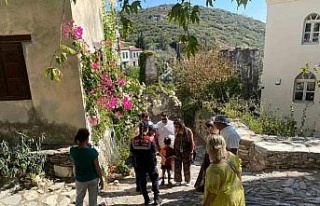 Jandarma ekipleri bilgilendirme çalışmalarını...