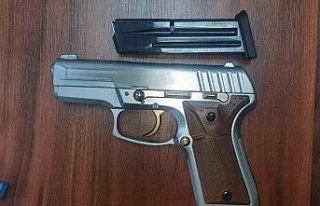 Jandarmanın dikkati silahı yakalattı