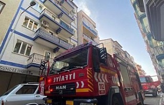 Apartmandan yükselen duman korkuttu