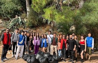 Aydınlı gençler Muğla’da çevre temizliği yaptı