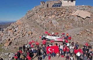 Efeler, cumhuriyet için yürüdü