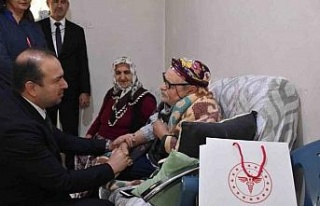Sağlık Müdürü Şenkul, yaşlı çınarları unutmadı