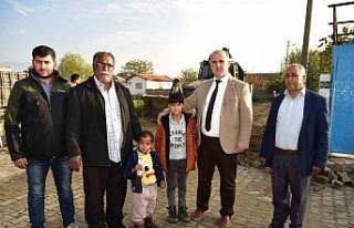 Acarlar’da yollar hem yenileniyor hem de yeşilleniyor