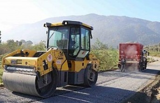 Efeler Belediyesi yol asfaltlama çalışmalarını...