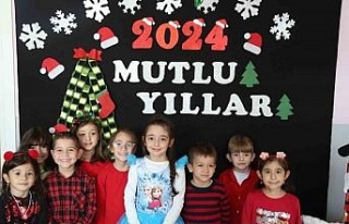 Efeler’in miniklerinden erken yılbaşı kutlaması