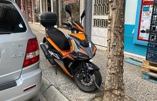 Motoru çalınmasın diye ağaca bağladı