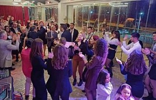 Aydınlı gazeteciler düzenlenen gecede stres attı