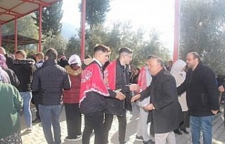 Başkan adayı Özel, gençleri Kışlası’na dualarla...