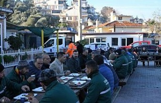 Başkan Günel, işçilerle kahvaltı yaptı
