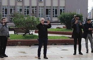 Gün gazetecilerin olunca iş polise düştü