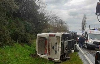 Koçarlı’da yolcu minibüsü devrildi: 2 yaralı