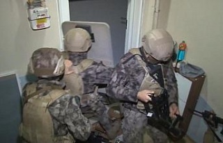 Polis şüphelileri yataklarından aldı