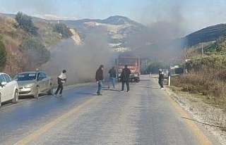 Söke’de seyir halindeki otomobil yandı