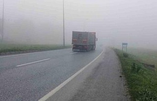 Yoğun sis Aydın-Çine Karayolu’nda sürücülere...