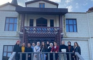 Yurtta kalan öğrenciler Adnan Menderes Müzesi’ni...