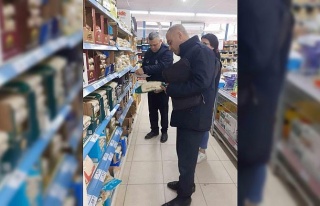 Buharkent’te zincir marketler denetlendi