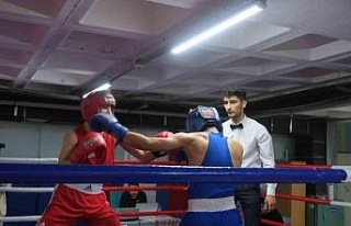 Demir yumruklar madalyalarına kavuştu