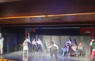 Hayallerini sahneye taşıyan liseli gençler, Aydın’ı...