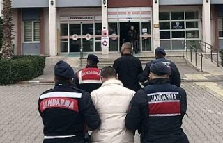 Jandarma şüphelileri arama yaparken yakaladı