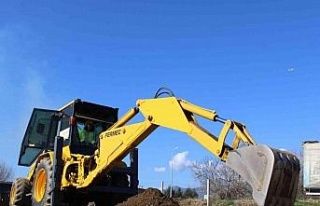 Otomobilden önce kepçe kullanmayı öğrendi