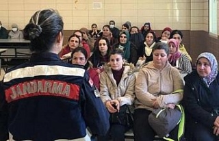 Sökeli kadınlar jandarma tarafından bilgilendirildi